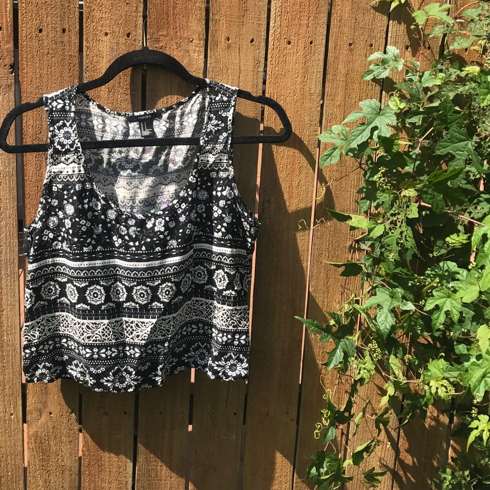 NWOT Forever 21 Tribal black &a white crop top